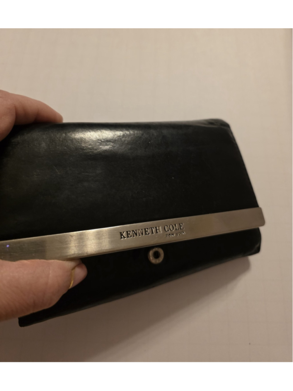 Vintage Kenneth Cole Women's Tri-Fold Black Wallet - Picture 2 of 13
